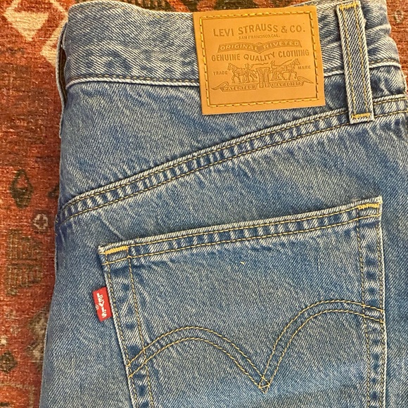 Levi’s High Loose Shorts | Size 29 - Picture 5 of 5